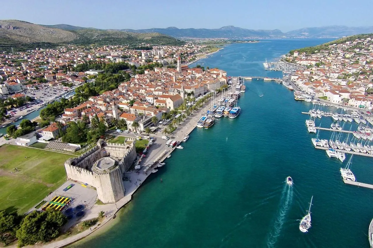 Apartments With A Parking Space Trogir - 15440