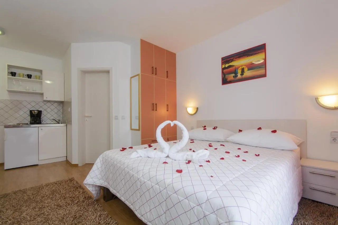 Apartments With A Parking Space Trogir - 15440