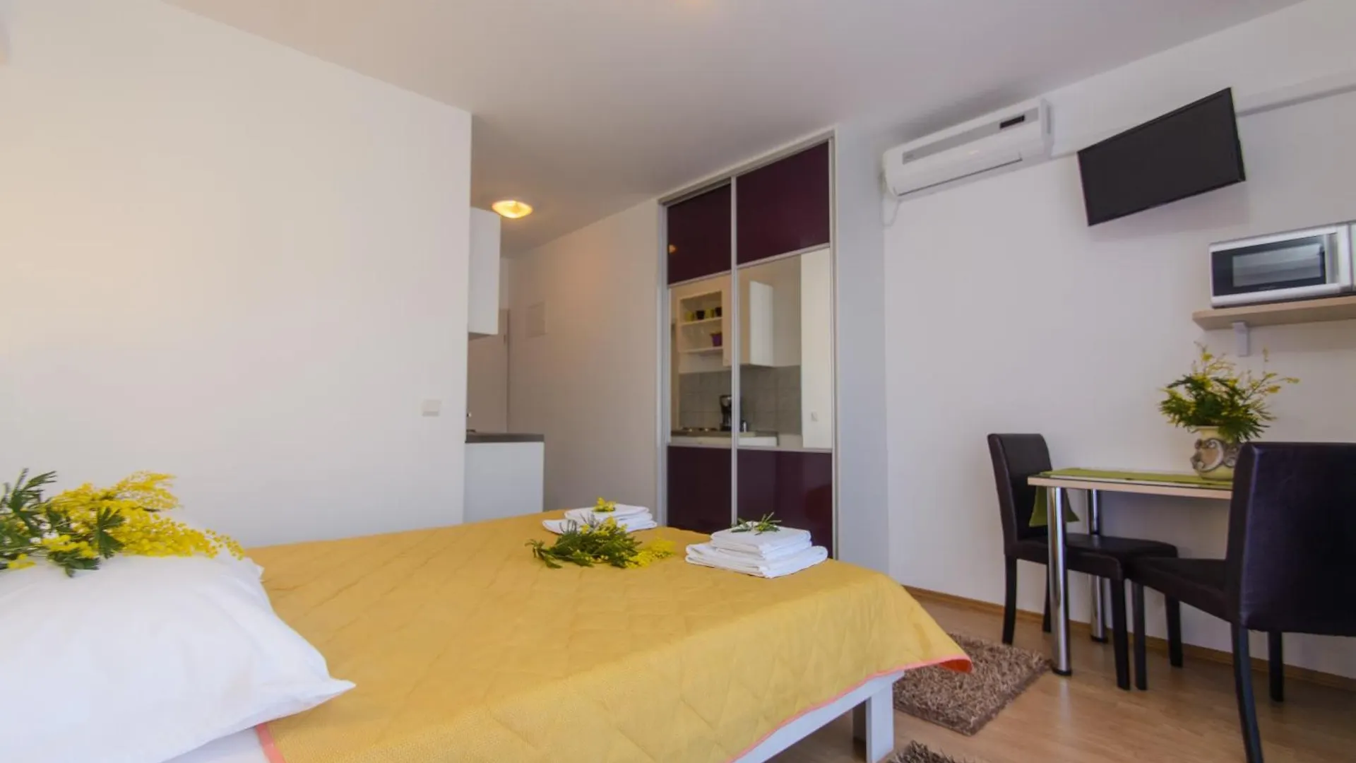Apartments With A Parking Space Trogir - 15440